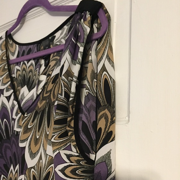 Bisou Bisou EUC Asymmetrical Sleeve Flowy Blouse - Picture 4 of 6